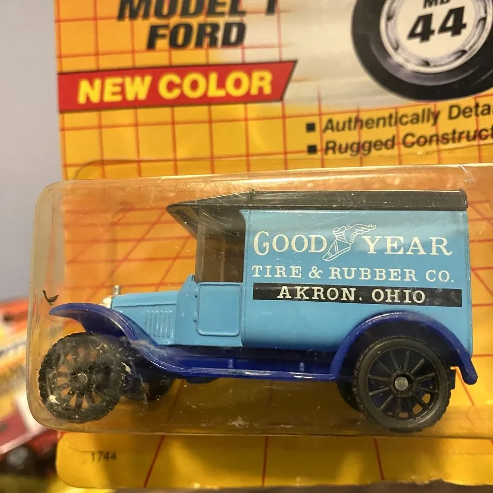 Vintage 90s Matchbox Volvo Truck #723 Circus & 1921 Model T Ford #1744 Sealed